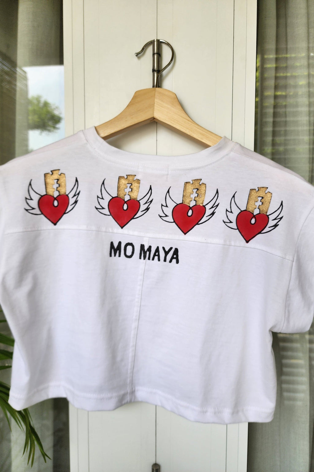 Crop T-shirt (Love Hurts)