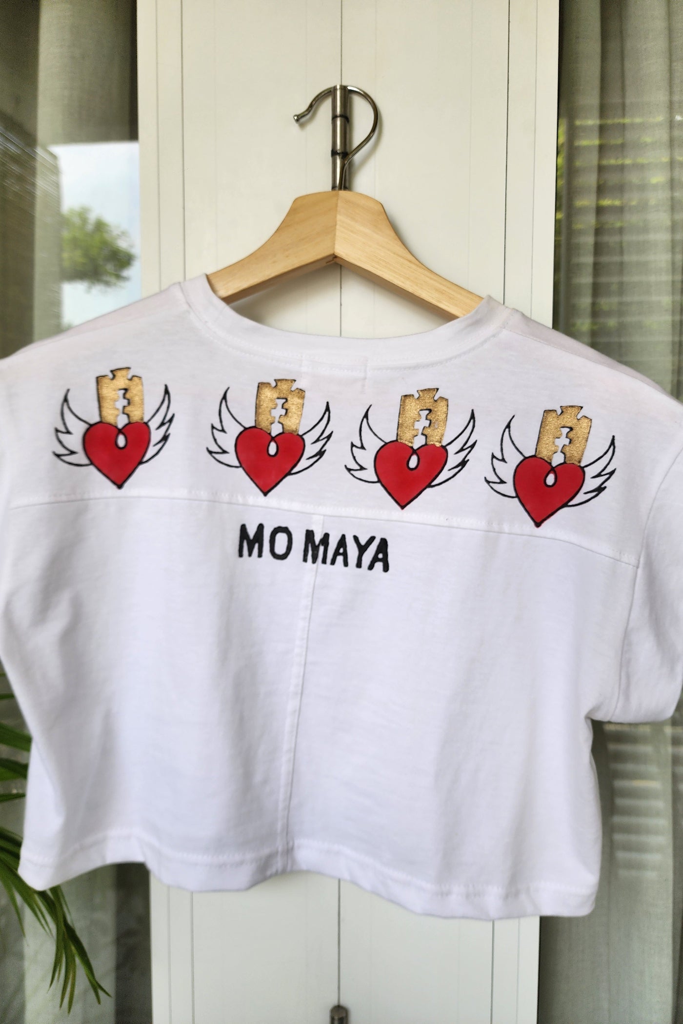 Crop T-shirt (Love Hurts)